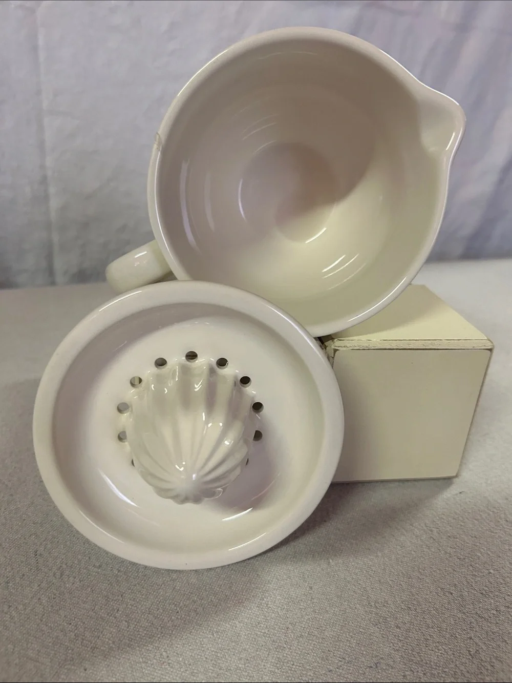 Squeeze Ceramic White Lemon Juicer with Handle